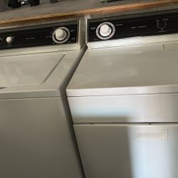 Whirlpool. Washer And Gas Dryer Set 