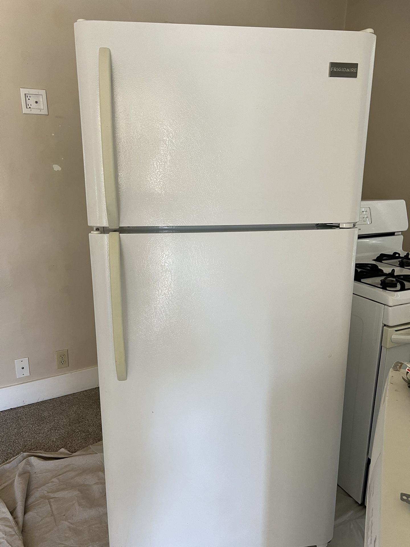 FRIGIDAIRE Refrigerator