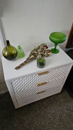 Vintage collection figurines / clay pots / porcelain decor, curio cabinet, glassware