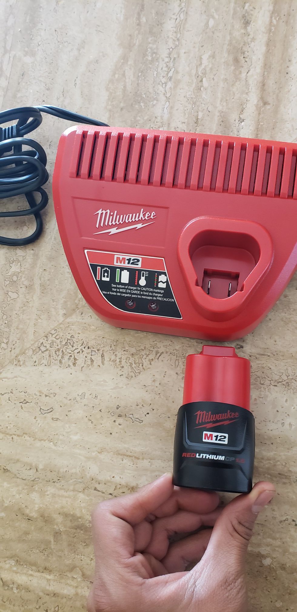 Milwaukee charger m12 and battery 1.5ah
