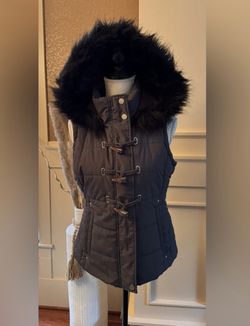 Maralyn & Me Charcoal Hooded Puffer Vest