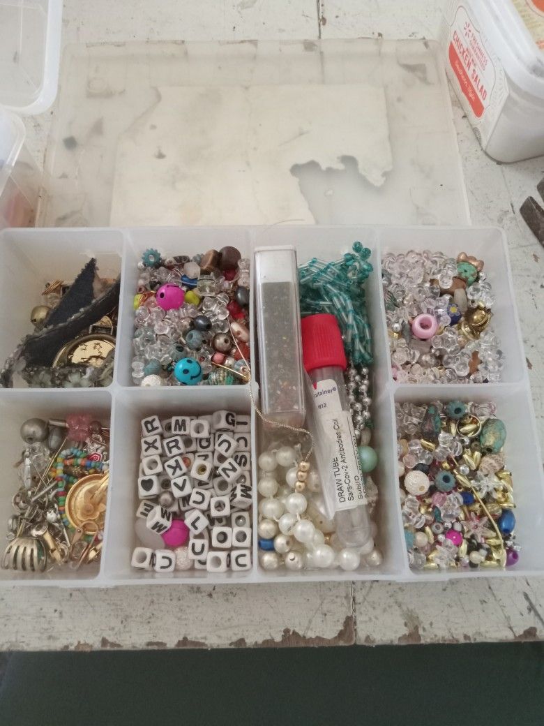 2 Boxes Assorted Ɓeads, Jewlrey Making Supplies
