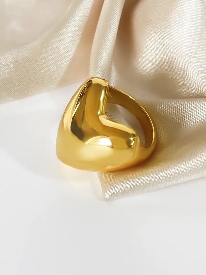 CHUNKY HEART RING