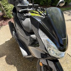 2015 Honda Pcx 150  .. $2200