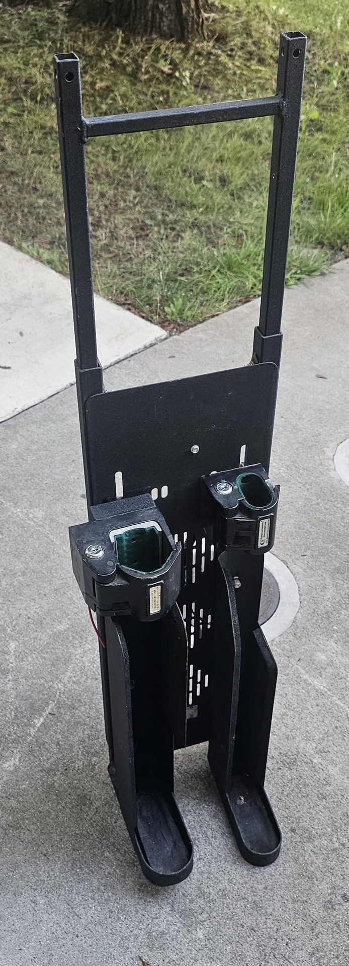 Santa Cruz Gunlocks Dual Gun Rack with Fontaine Metal Base Mount