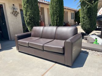 Nice Brown Single Sofa!
