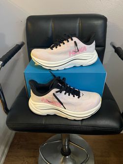 Hoka Clifton 10/ Size 8B Women’s $95