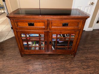 Wooden tv/ cabinet