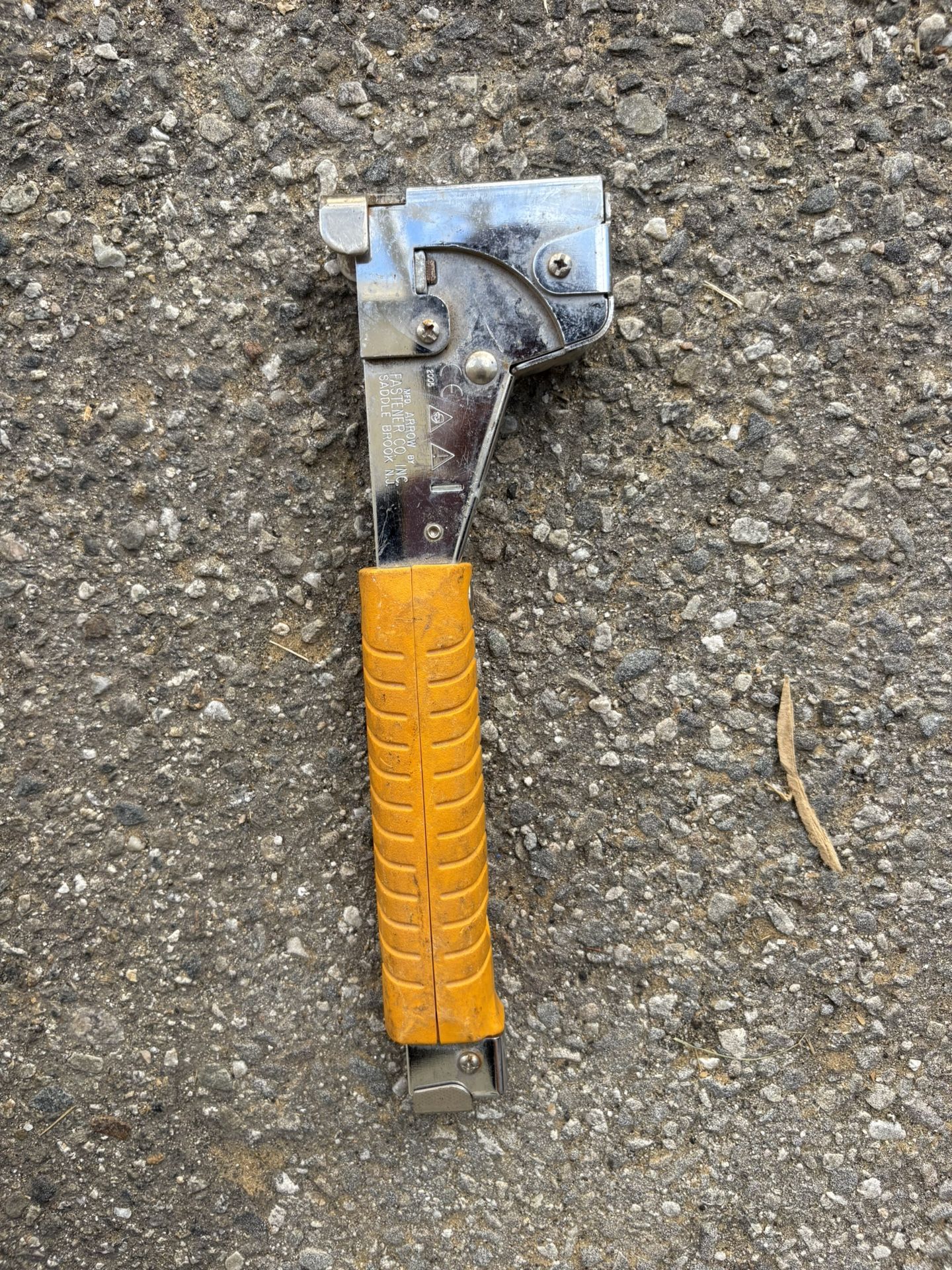 Hammer tacker