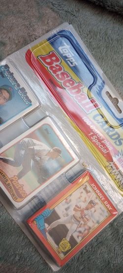 BASEBALL CARDS AND CANADIAN FOOTBALL BALL CARDS