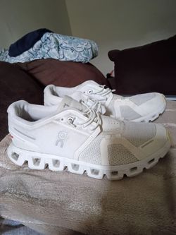 WOMEN'S RUNNING SHOES $20 PICK UP IN SUN VALLEY