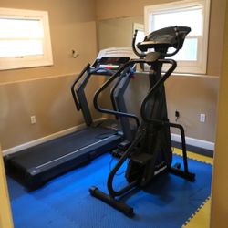 Treadmill Freeclimber 4600 fast: "Like-new Freeclimber 4600, barely used, in pristine condition! Perfect for home workouts, smooth operation, and comp