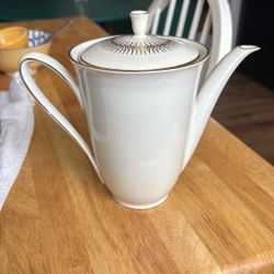 1(contact info removed) Hutschenreuther Sissi Bavaria Germany teapot gold trim porcelain