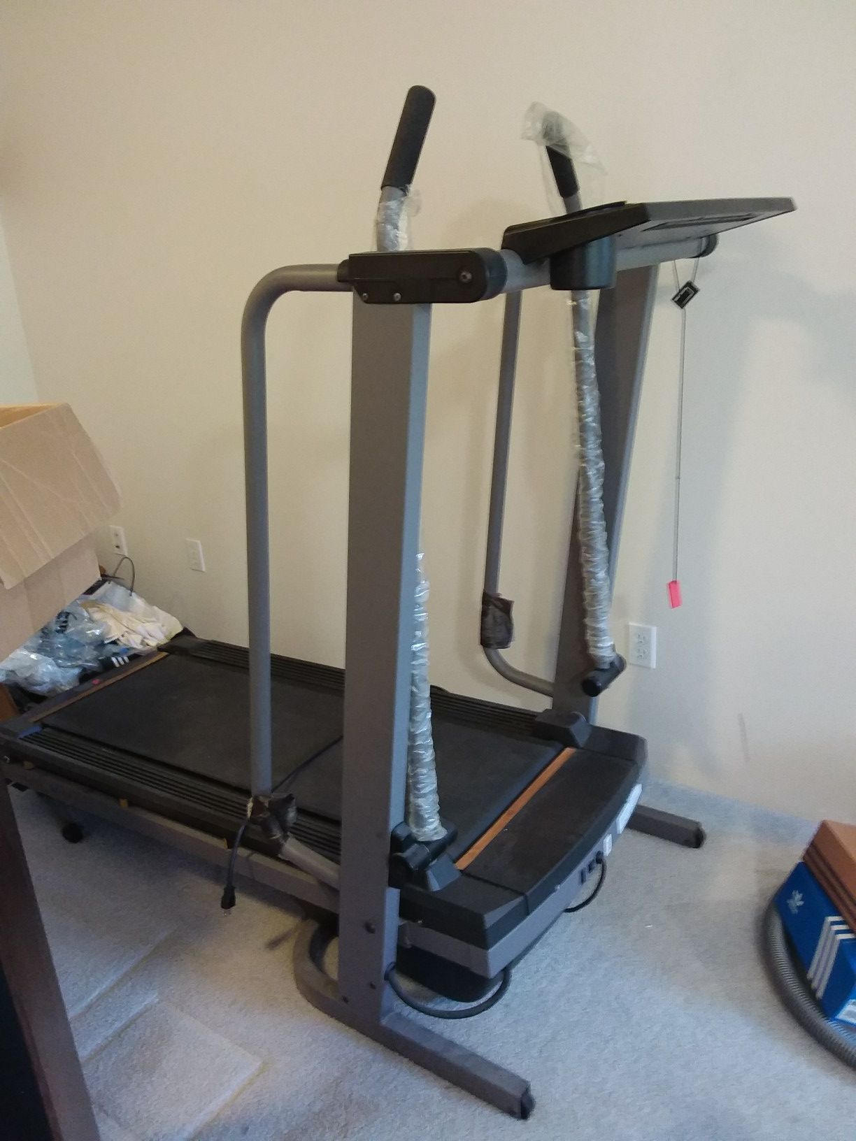 TREADMILL ** FULL WORKING CONDITION