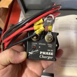 Phase charger for boats decides ,which battery to charge automatically
