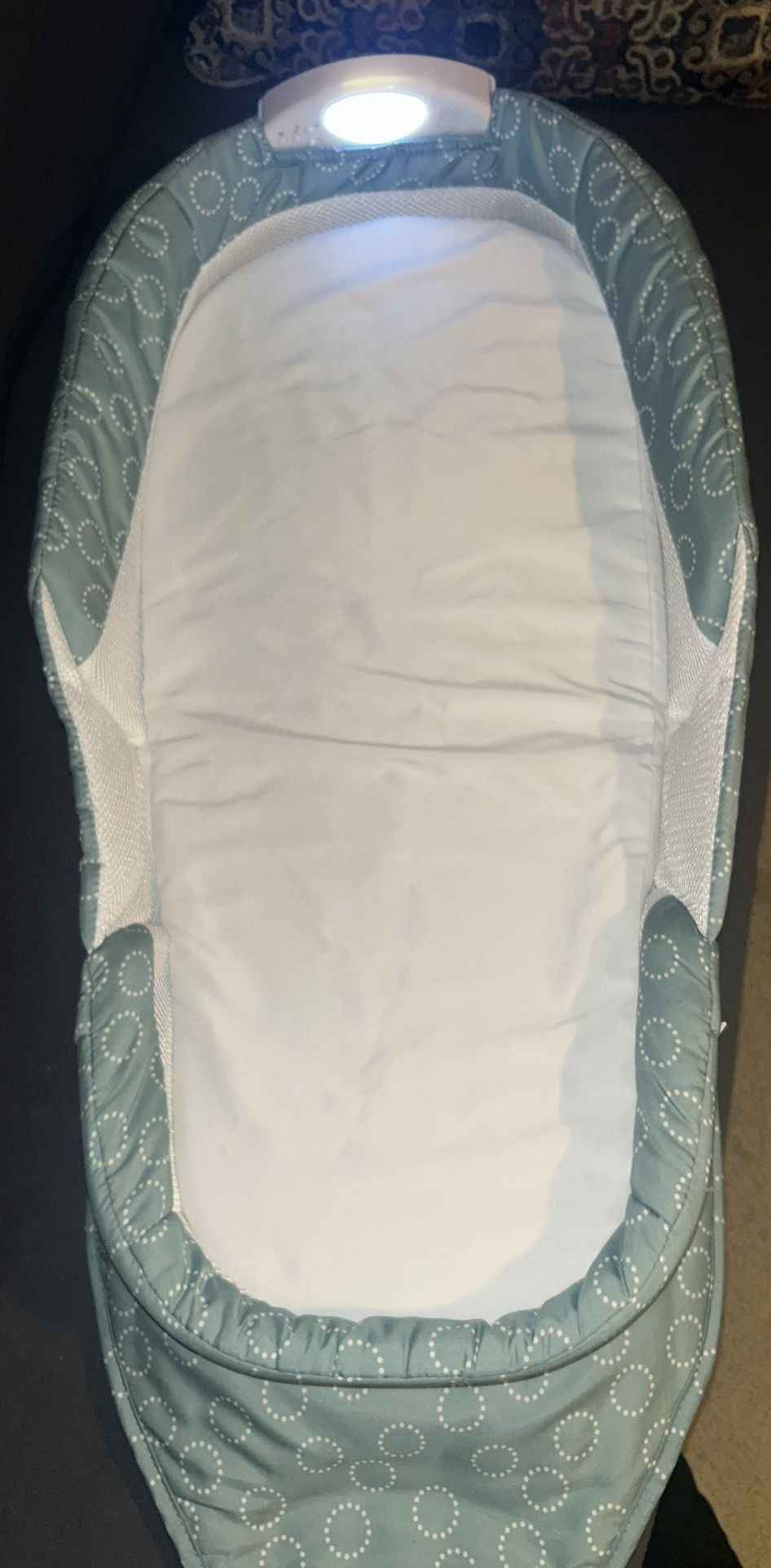 Like New Snuggle Nest with NEW White Sheet