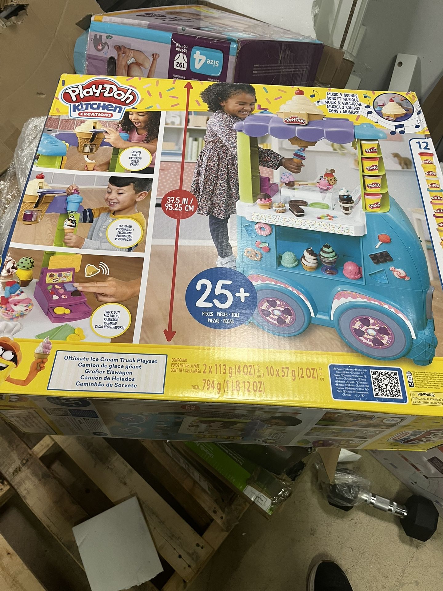 BRAND NEW - Play-Doh Kitchen Creations Ultimate Ice Cream Truck