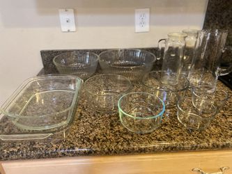 Great Deal On Pyrex and More 12 Pieces 