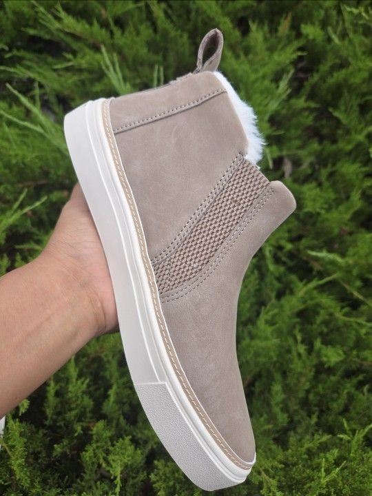 Boots Toms Size 7 