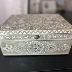 Jewelry box