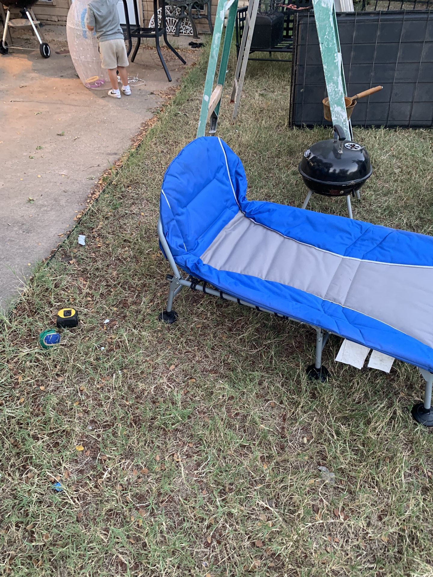 Collapsible tent chair