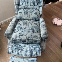 Small Recliner’s (2)