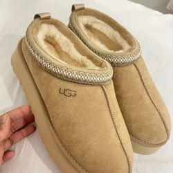 Ugg Taz Platform Slippers In Suede/Sand