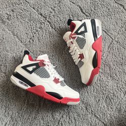 Jordan 4 Fire Red Size 9.5