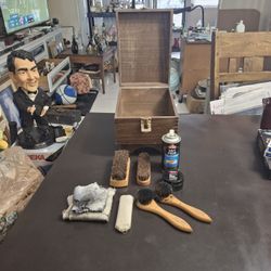 Vintage Kiwi Genuine Oak Shoeshine Server Kit With Contents-100% Horsehair Brushes, Shoe Cream & Weather Repellent Spray
