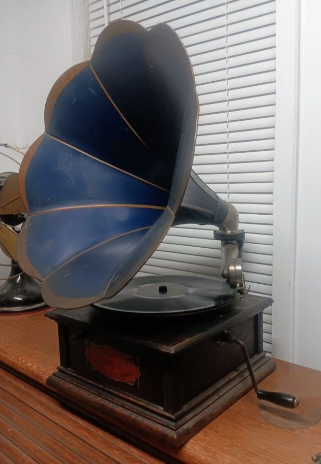 1909 Standard Talking Machine (Phonograph)