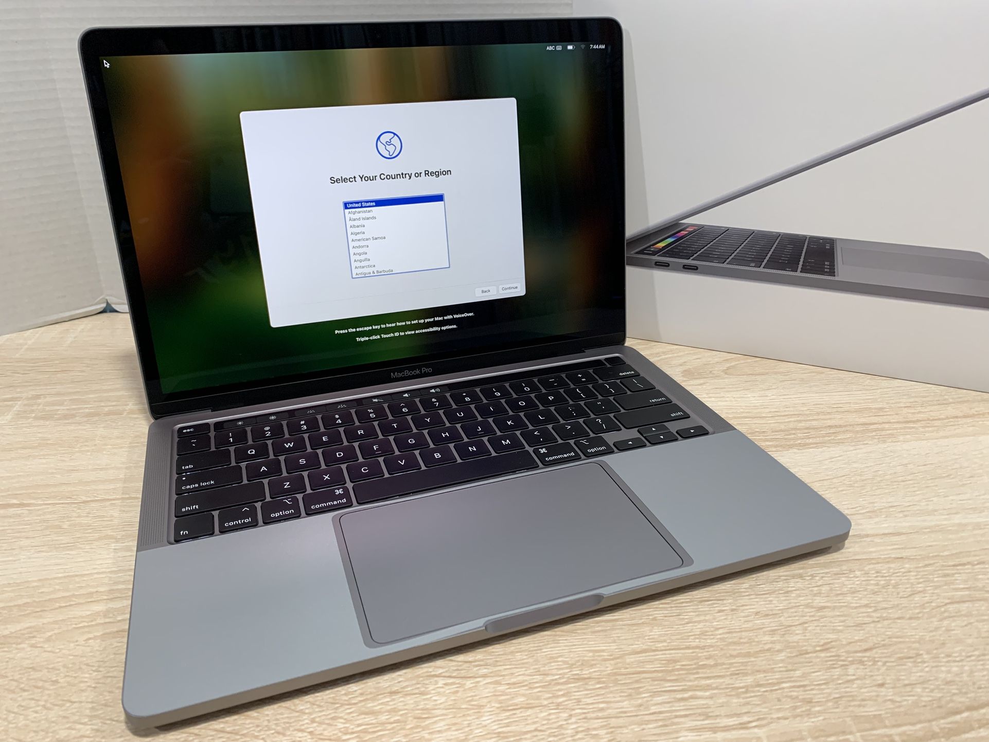 $480, 2020 MacBook Pro 13, 512GB/16GB RAM/i5, Touch Bar, factory