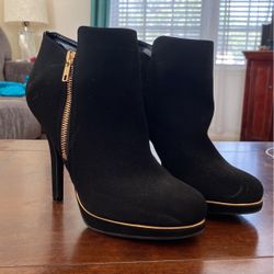 Women’s Heels (Size 7.5)