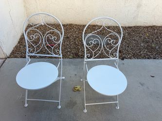 Set of 2 Vintage Style White Wrought Iron Folding Bistro Chairs – Ornate Scrollwork Patio Garden Seating