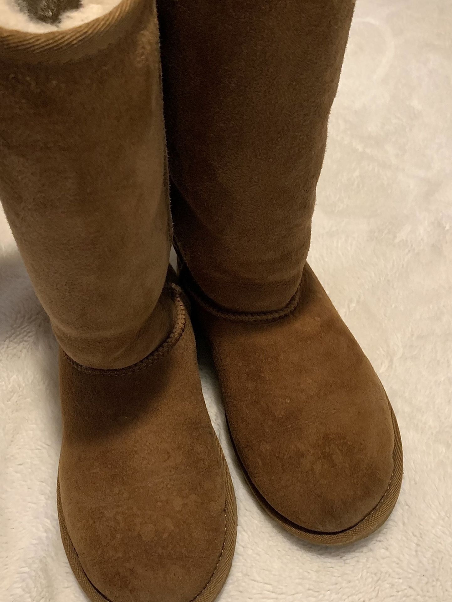 Chestnut UGGs Size 3 Kids