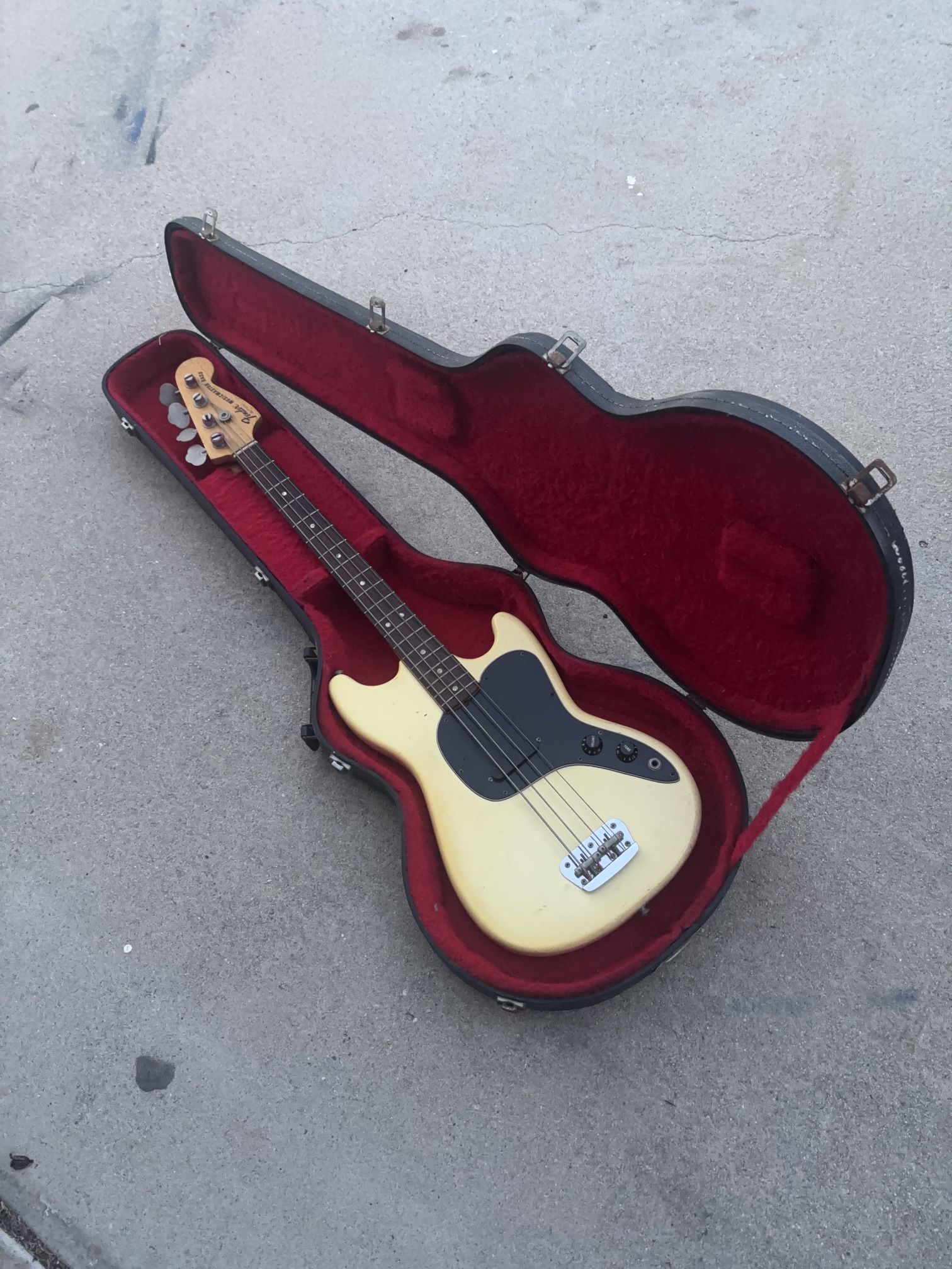 Vintage 1977 Electric Fender Musicmaster Bass Serial S721721