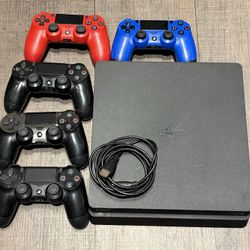 Sony PS4 Game Console With 5 Controllers 1 Game 