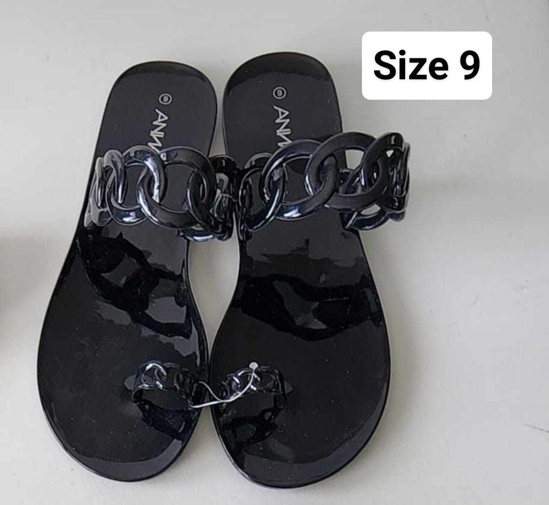 New Women’s Sandals Size 9