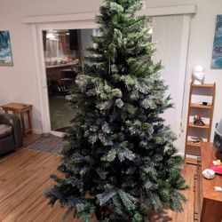 7.5' artificial  christmas tree
