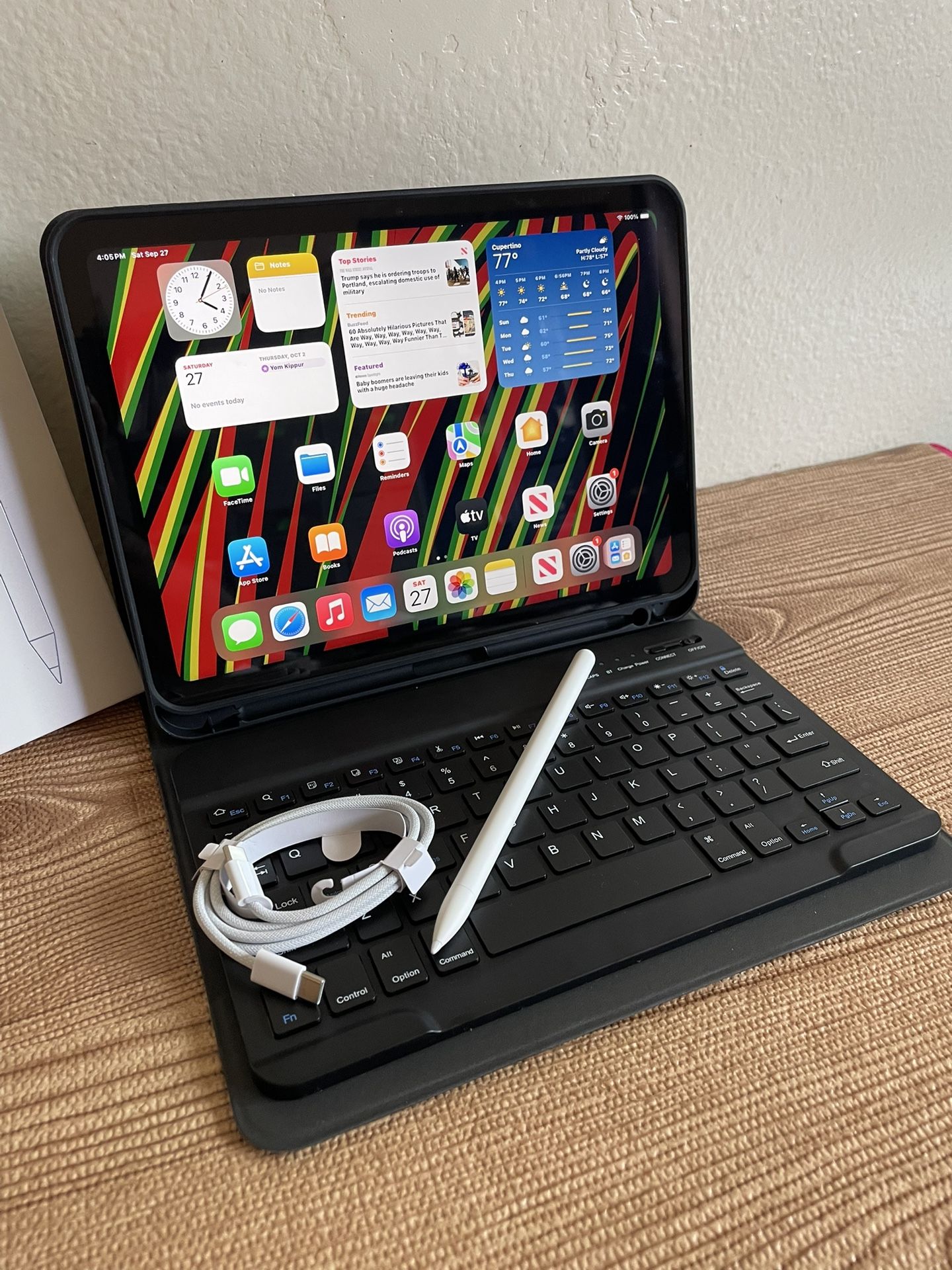 Apple iPad 10th Generation 256GB With Keyboard case and Pencil
