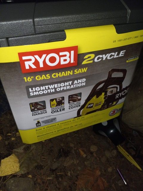 RYOBI 2 CYCLE 16" GAS CHAINSAW W/CASE AND XTRA CHAINS