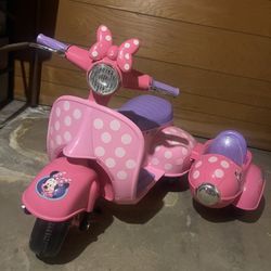 6V Disney Minnie Mouse Happy Helpers Scooter with Sidecar Ride