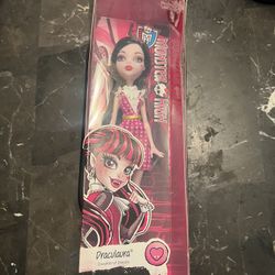 Monster High Draculaura Daughter Of Dracula Doll Mattel 2015 NEW