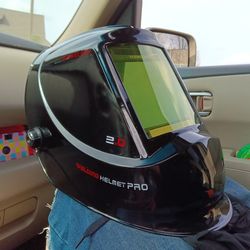 Welding helmet