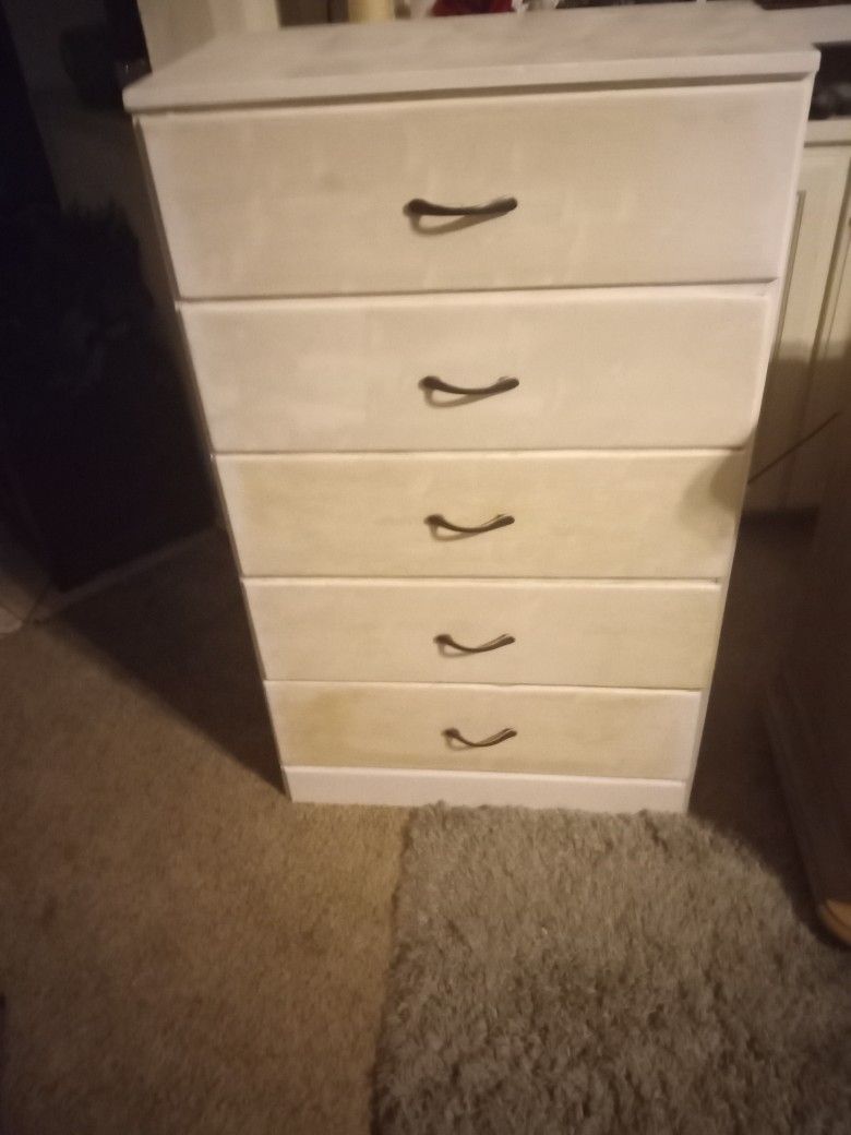 43 X15x26 White 5 Drawer Dresser