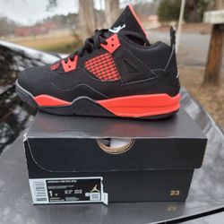 Jordan  Retro 4 NEW! Bought From HIBBETT SPORTS GOT WRONG SIZE. Youth SIZE 1 