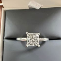 Beautiful Princess Cut Engagement Ring 