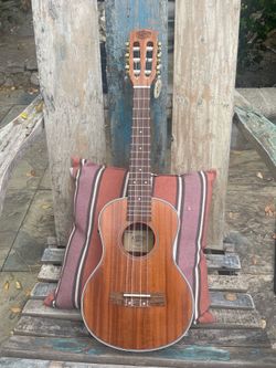 6-String Acoustic-Electric Tenor Ukulele – Sound Smith M26-6E w/Gig Bag