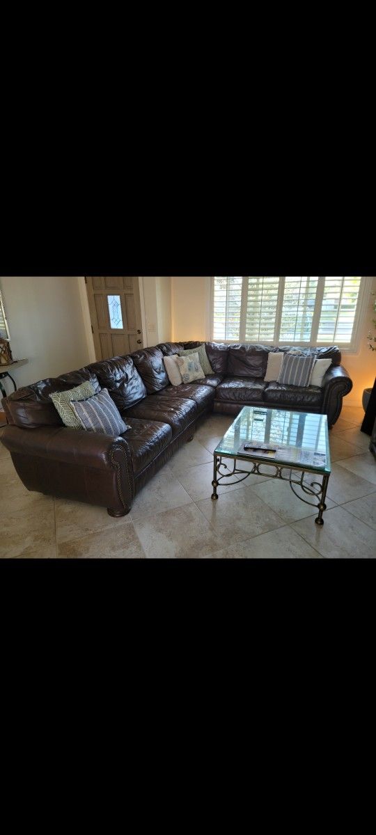 Leather Couch / Nice!