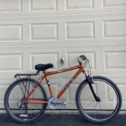 Trek 830 Mountain Bike – 26” Wheels – Shimano 21-Speed – Front Suspension Bicycle