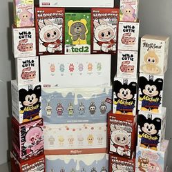 Labubu , Crybaby Wild But Cutie, Mickey, Coca-Cola, Ted 2, Big Into Energy, Macaron, Have A Seat, Skull Panda, Diu Diu Baby. 